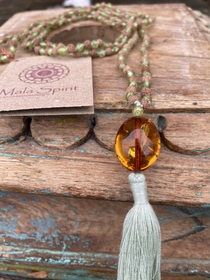 Rudraksha Mala peridot en amber